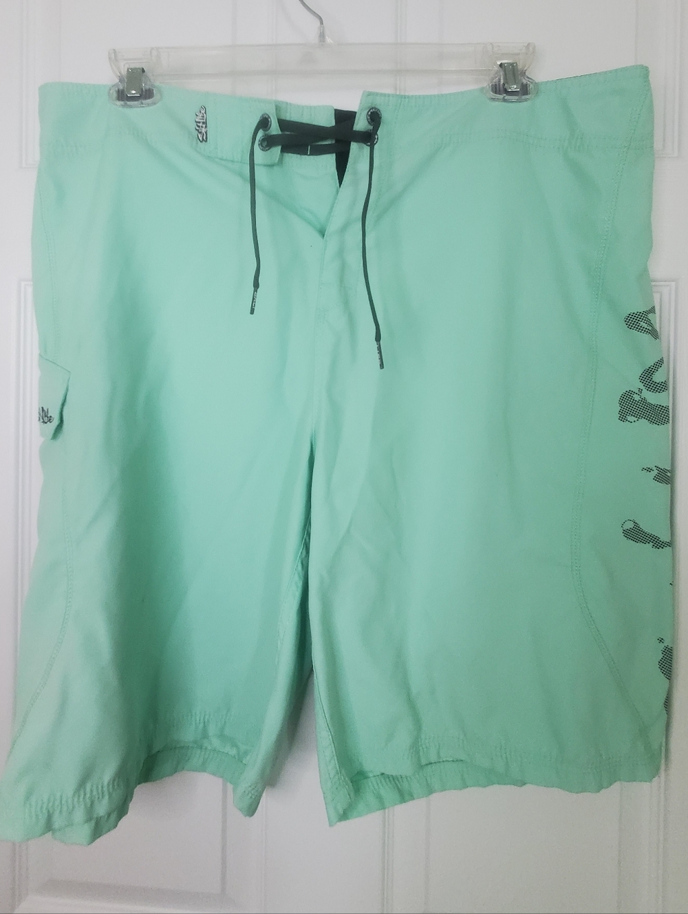 Salt Life Men's Mint Green Board Shorts with Black Drawstring sz 38